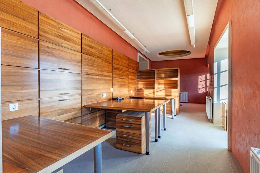 GROßZÜGIGES WOHN- UND GESCHÄFTSHAUS mit Nebengebäuden MIT POTENZIAL!, Haus-kauf, 679.000,€, 2013 Hollabrunn