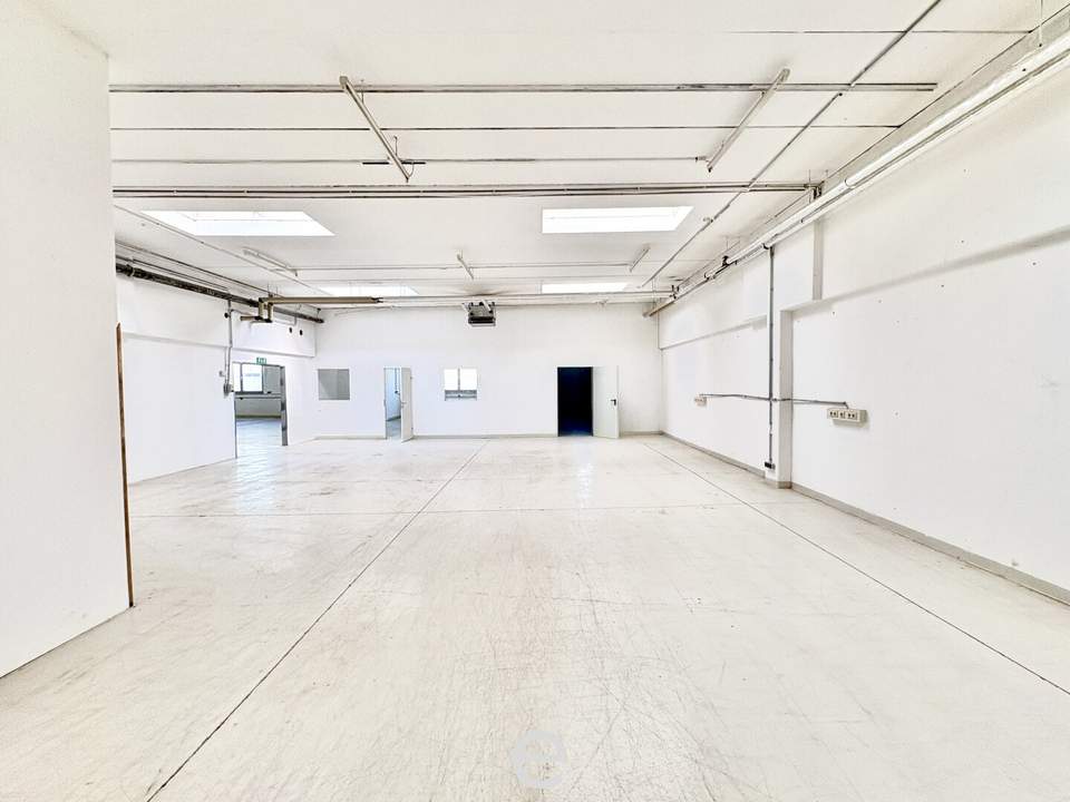 Lager- und Produktionshalle mit Büro in Vösendorf zu mieten