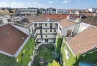 Weitblick, Ruhe & zentrale Lage – Sonnige Altbauwohnung mit Balkon