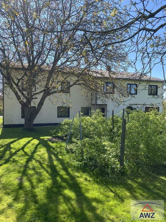 Älteres Haus mit ca. 1150 m² großem Grundstück!