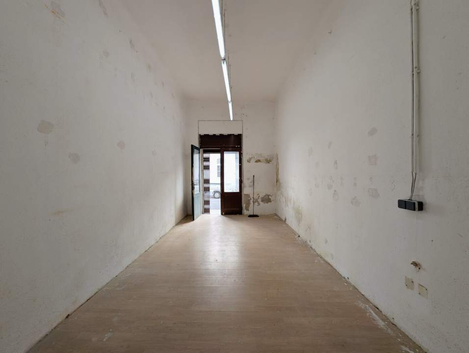 ++NEU++ Sanierungsbedürftige 2-Zimmer Altbauwohnung im Erdgeschoss!