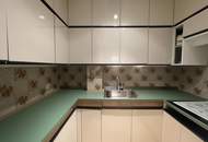 Dachgeschoß ohne Schrägen mit 2 Terrassen - sanierungsbedürftig