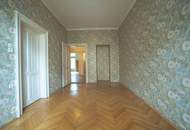 Sanierungsbedürftige 2-Zimmer-Wohnung in Saggen mit Entwicklungspotenzial