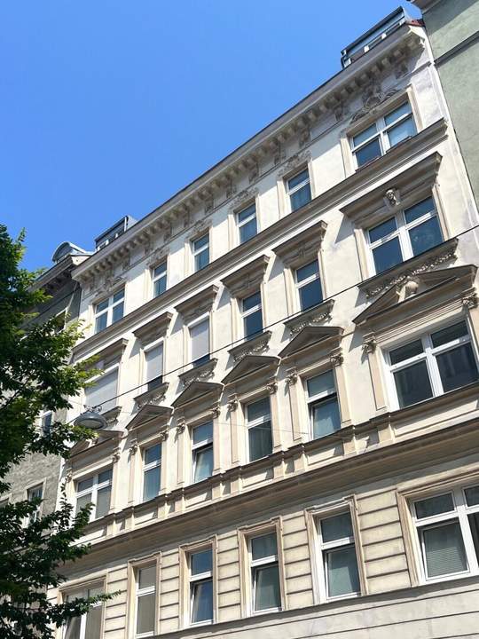 Topsanierte Altbauwohnung im Innenhof 1. Stock - Erstbezug - nur ca. 3 Gehminuten zur U3 Station Kardinal-Nagl-Platz