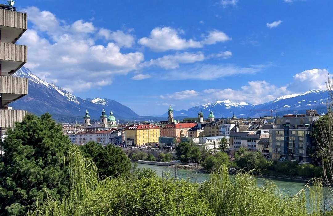 Sonnige 4-Zimmer-Wohnung in zentraler Lage mit Panoramablick