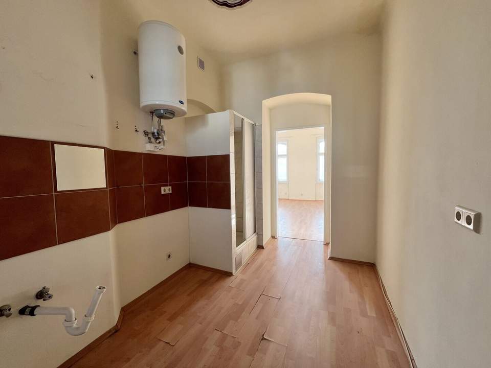 Sonnige Altbau-Garconniere mit tollem Ausblick