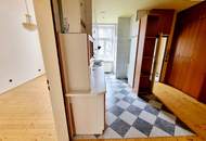 Entzückende Altbauwohnung mit Sanierungsbedarf! Balkon optional möglich! Grüner Innenhof + Ruhelage + Schönes Altbauhaus! Jetzt selbst gestalten und einziehen!