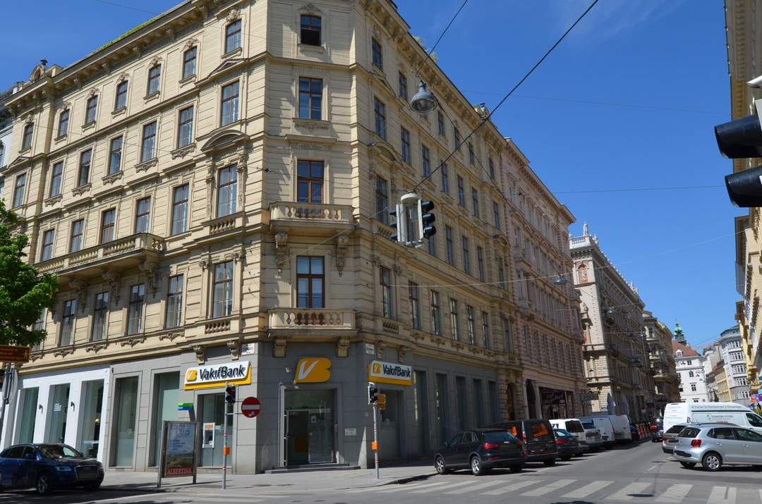 Zentrales historisches Innenstadtbüro mit wunderschönen Stadtparkblick, 1. Stock