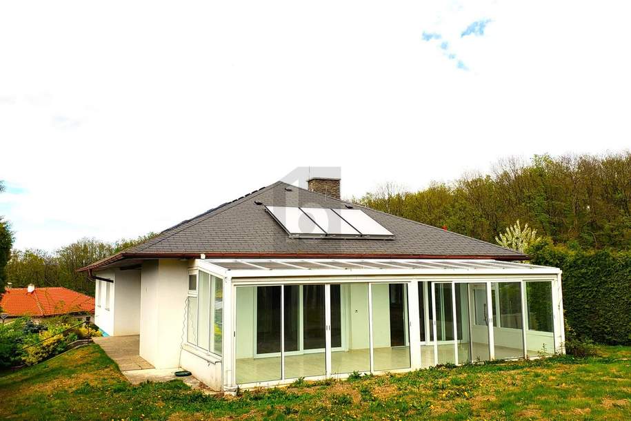 WUNDERSCHÖN UND GENERALSANIERT MIT GROßARTIGEM GARTEN, Haus-miete, 3.015,00,€, 2112 Korneuburg