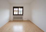 Unterkellerter Bungalow mit traumhaftem Garten u. Doppelgarage in zentraler Lage!