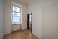 **Hannovermarkt** Renovation Opportunity: 3-Room Period Apartment with Airbnb Potential