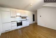 | ENTZÜCKENDE DACHGESCHOSSWOHNUNG | 2 ZIMMER | BESTLAGE | HAUPTPLATZ ECKE MURGASSE