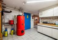 GARTENPARADIES für die ganze Familie mit Schwimmteich und 4 Garagen