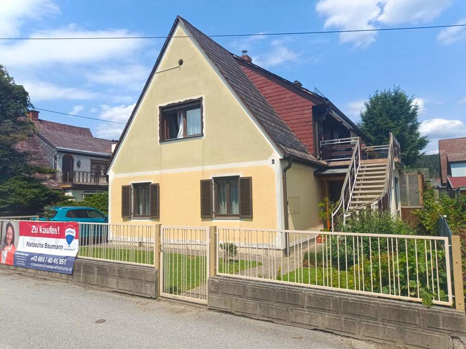 NEUER PREIS: Einfamilienhaus m. 2 getrennten Wohneinheiten, Doppelgarage u. großem, sonnigen Grundstück!