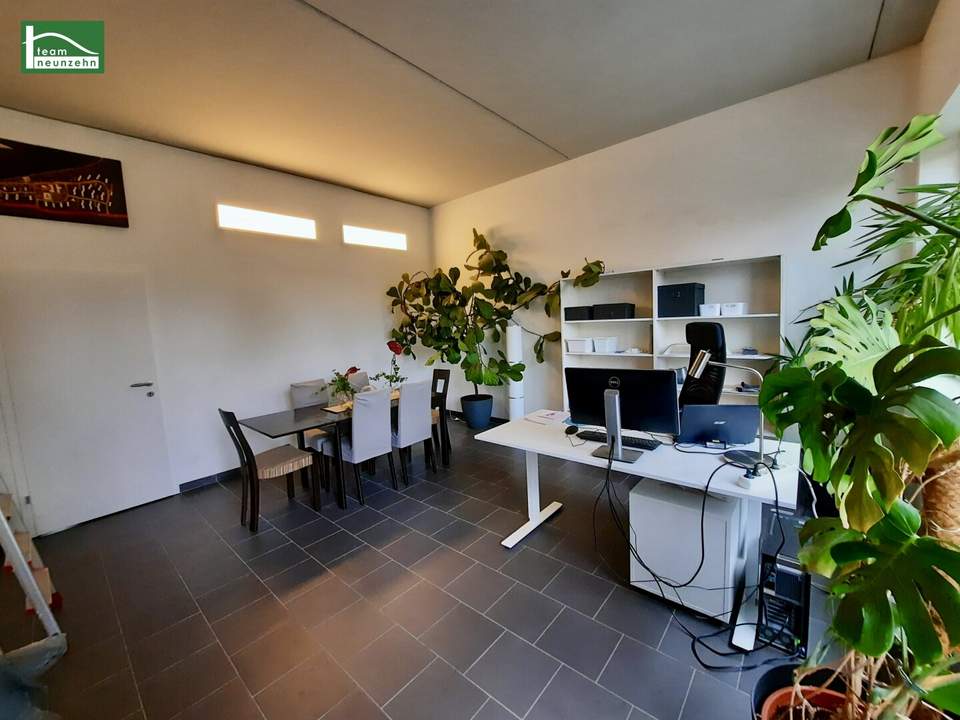 FÜR Gewerbe, Praxis, Büro etc..Ca. 147m² barrierefreie Gewerbefläche im EG mit separatem Eingang & großer Glasfassade in modernem Niederenergiebau aus 2009. Schöner Garten für Privat oder Lagerhalle/Nebengebäude.