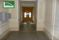 PROVISONSFREI BIS ENDE 2025! LEERSTEHENDE UND RENOVIERUNGSBEDÜRFTIGE WOHNUNG IN GEPFLEGTEM ALTBAU! LIFTBENÜTZUNG INKLUSIVE! SCHLAFZIMMER HOFSEITIG!