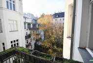 Absolute Tranquility: 4-Room Historic Apartment with Balcony in the Heart of Vienna