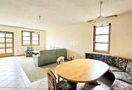 Großes Zweifamilienhaus, unterkellert auf teilbarem Grundstück und Entwicklungspotenzial in Ruhelage