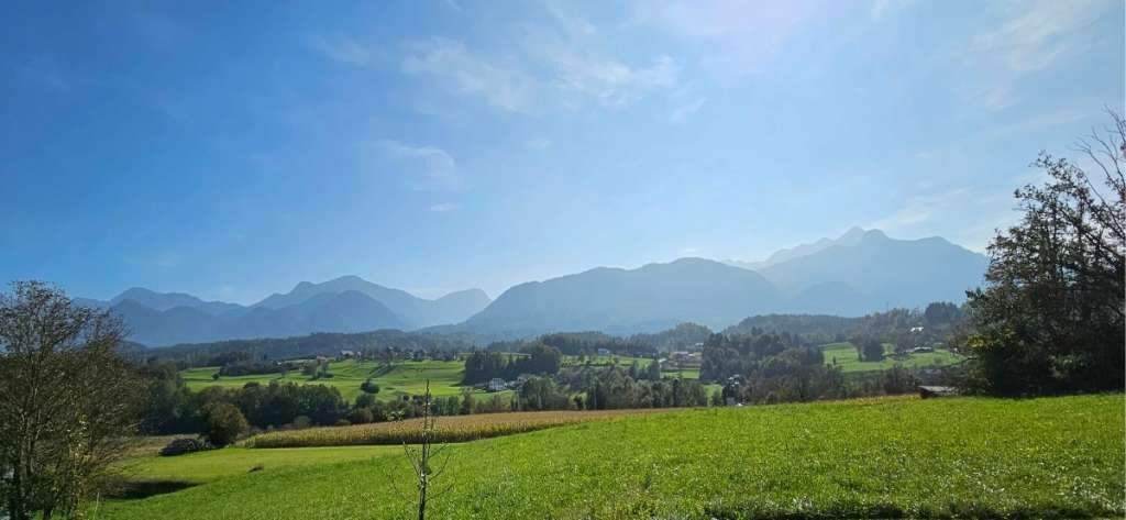 Wunderschönes Grundstück mit 2760 m² Ca. 10 min zum Wörthersee, ca. 12 min zum Faakersee, teilbar