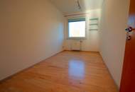 SCHÖNE 3/4-ZIMMERWOHNUNG MIT LOGGIA