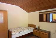 Einfamilienhaus mit Nebengebäude in ruhiger Lage