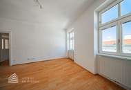 Großzügige 4-Zimmer Altbauwohnung mit Terrasse