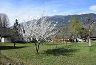Sanierungsbedürftiges Mehrfamilienhaus mit großem Baugrundstück