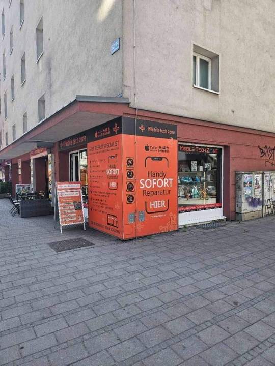 der Handyshop mit 58 m², mit Klimaanlage im Dritten