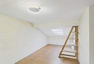 Ort der Kreativität - Ein Haus umgeben von Sandstein und viel Grün.