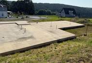 sehr sonniges und ruhiges Baugrundstück mit Bodenplatte