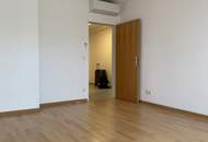 Unbefristete Dachgeschoßwohnung (mit Klimaanlage) mit Hofruhelage und Terrasse in der Flurschützstraße