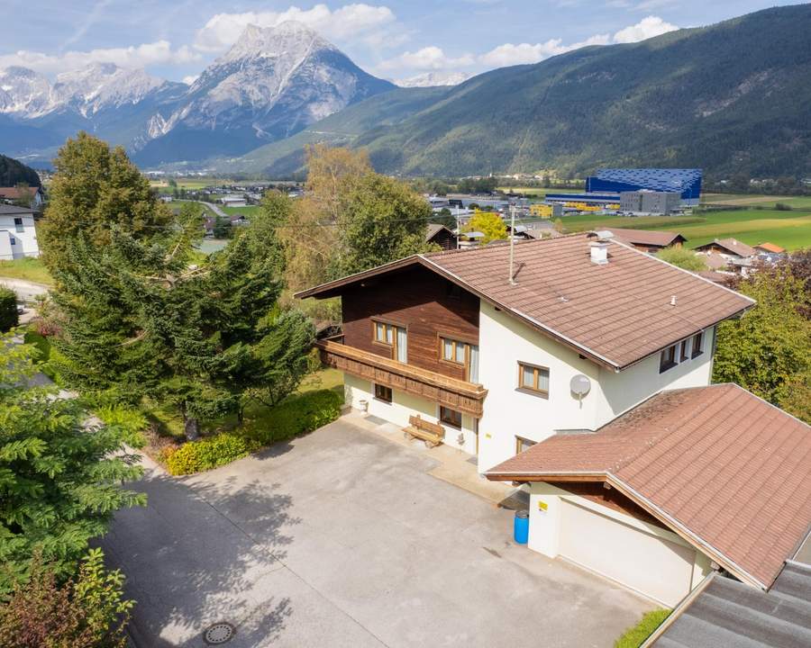 Wohnhaus mit großem Garten in guter ruhiger Lage