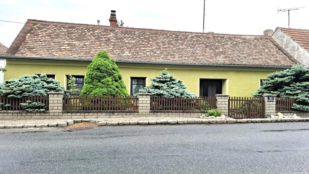 Wohnhaus mit neuer Heizung und weitläufigem Grünruhegarten