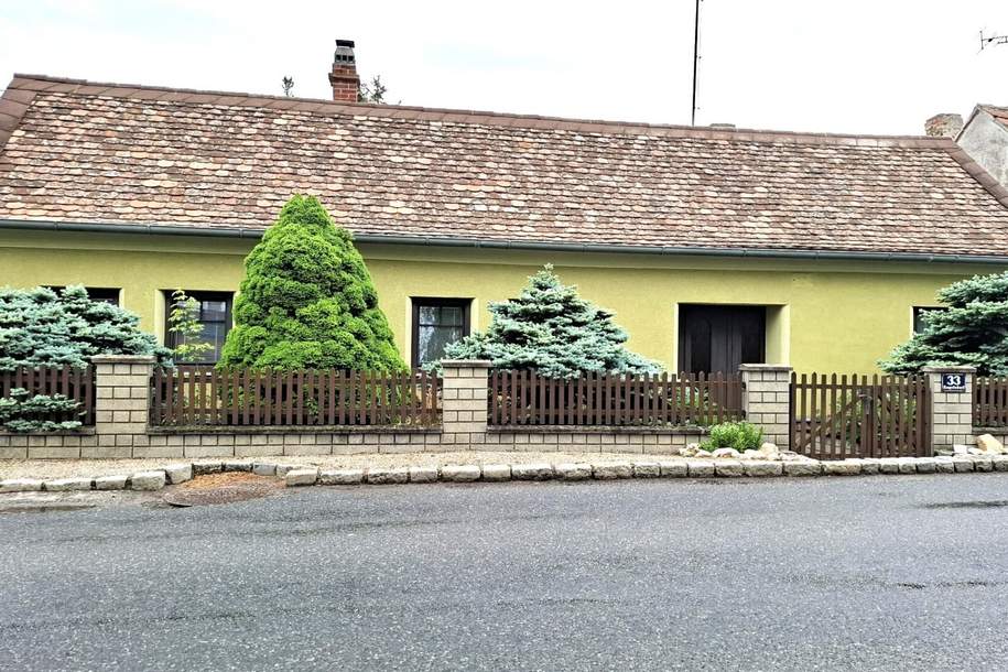 Wohnhaus mit neuer Heizung und weitläufigem Grünruhegarten, Haus-kauf, 95.000,€, 2053 Hollabrunn