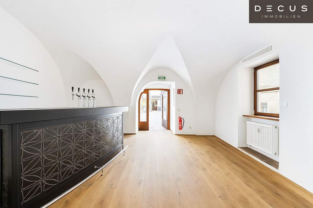 | ATTRAKTIVES GESCHÄFTSLOKAL | BEAUTY- SALON ODER TRENDIGER SHOP | VIELSEITIG NUTZBAR | ca. 55,70m² | 2 RÄUME | INNENSTADTLAGE | ECKE PROKOPIGASSE | NÄHE FÄRBERPLATZ