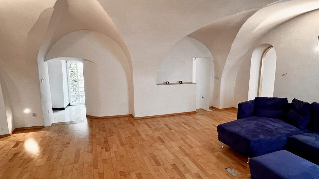"3-Zimmer-Wohnung mit historischem Ambiente und moderner Ausstattung"
