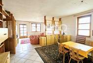 Zweifamilienhaus mit großem Grundstück und Entwicklungspotenzial in Ruhelage