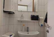 Moderner, komplett ausgestatteter Friseursalon