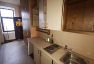 1 Zimmer Wohnung, ehemals Büro, zum renovieren/sanieren. Werkstatt im Hoftrakt + Souterrain separat oder zusammen zu erwerben.