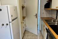 Tolle 3-Zimmer DG-Wohnung mit Balkon - teilweise hohe Räume im Altbau mit 1xSchlafzimmer in den Innenhof - WG geeignet