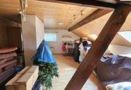 Wohnhaus mit 2.200m² großem Grundstück, Halle und Garagen