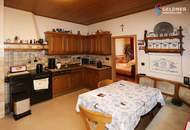 Gemütliches Landhaus mit Einliegerwohnung, geschützter Innenhof, Holzschuppen, Nebengebäude und Obstgarten, komplett eingezäunt, sofort zu beziehen