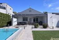Grünruhelage, alles auf einer Ebene, mit Pool und Garage