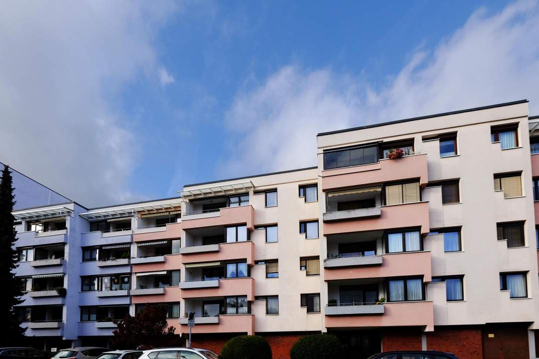 Sonnige und ruhig gelegene 3-Zimmer-Wohnung mit Loggia in Donaunähe/Winterhafen