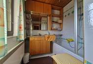 TRAUMHAFTER BUNGALOW FÜR ZWEI PERSONEN SAMT NEBENGEBÄUDE FÜR HOBBYRAUM, PARKÄHNLICHEM GARTEN MIT SCHWIMMTEICH ALS NATURPOOL DIREKT AN FELDER DER REGION ANGRENZEND