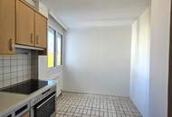 Linzer Straße/Schönbrunn: sanierungsbedürftige, ruhige 2-Zimmer Wohnung mit Grünblick