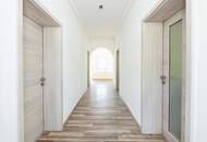 Einfamilienhaus mit großem Grundstück und Nebengebäuden