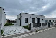 Hochmodernes Seehaus, Bungalow, 3 Zimmer, mit Garten und Terrasse, nur 4 Gehminuten vom Neufelder See entfernt