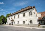 Historischer Vierkanthof mit einem Gastrolokal, Apartments, Mietwohnungen und großem Entwicklungspotential