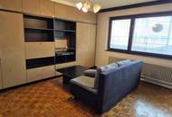 Renovierungsbedürftige 4 Zimmer Wohnung mit Loggia